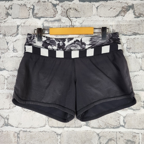 Lululemon Athletica Groovy Run Shorts Black Straightup Stripe Brisk Bloom Size 6 - Picture 6 of 12